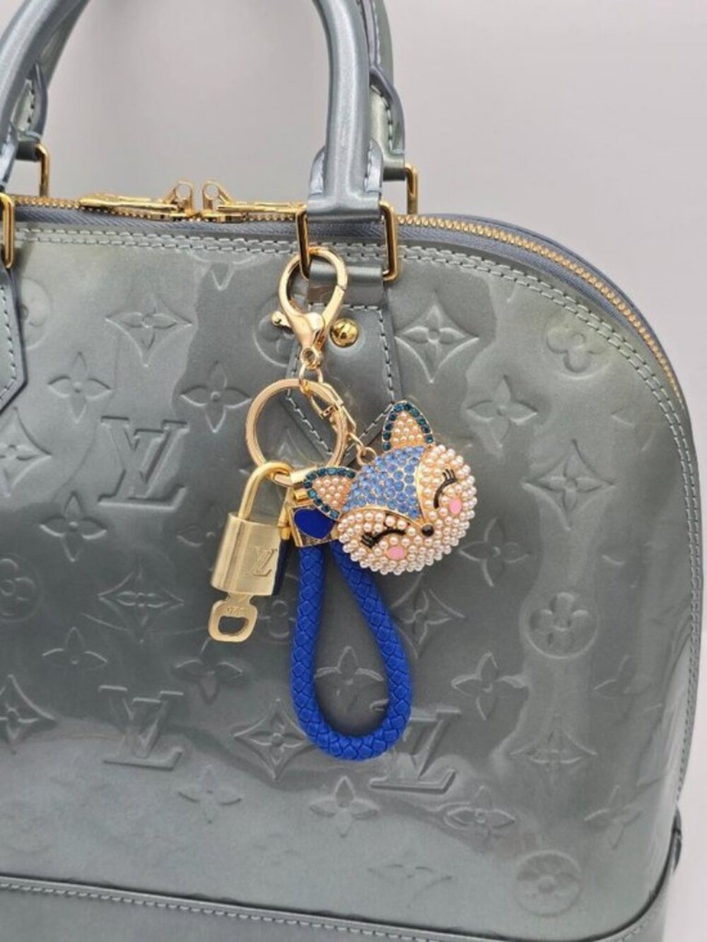 Louis Vuitton Gold Lock 🔑 Authentic LV Padlock + Unbranded Fox Head Bag Charm - Picture 2 of 8